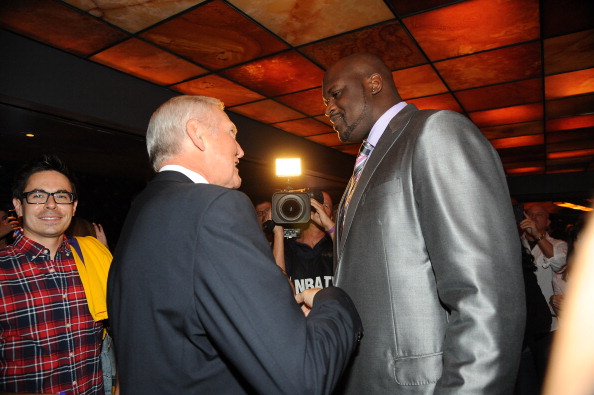 篮球勇士迎来五连胜，状态全面回暖（勇士豪取五连胜，状态强势回升）