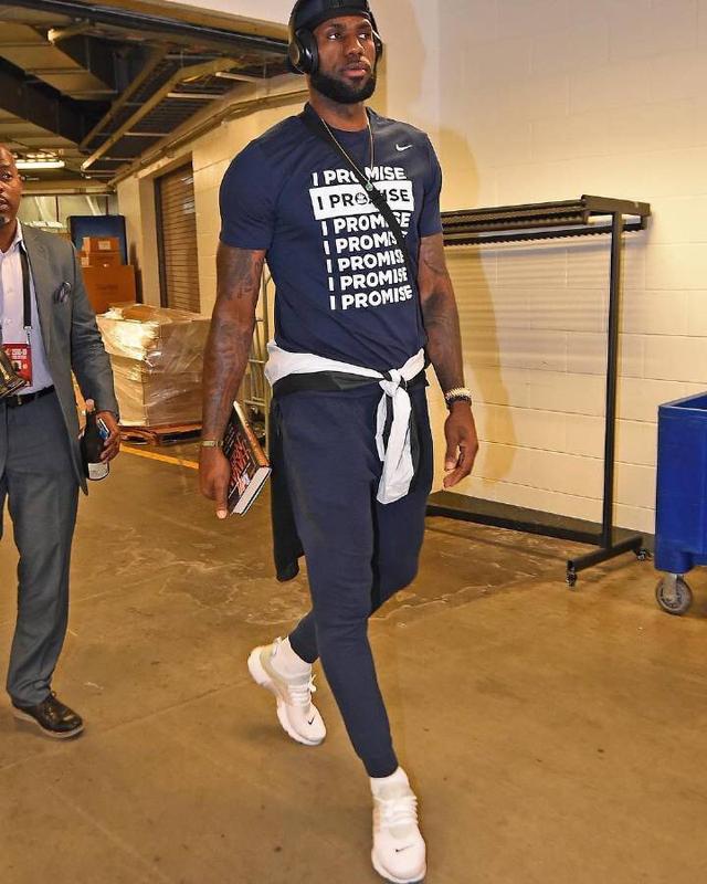 西媒：皇马已决定明年1月免签科纳特，并希望球员坚持不续约（西媒：皇马拟明年1月自由签下科纳特，盼其继续拒绝续约）