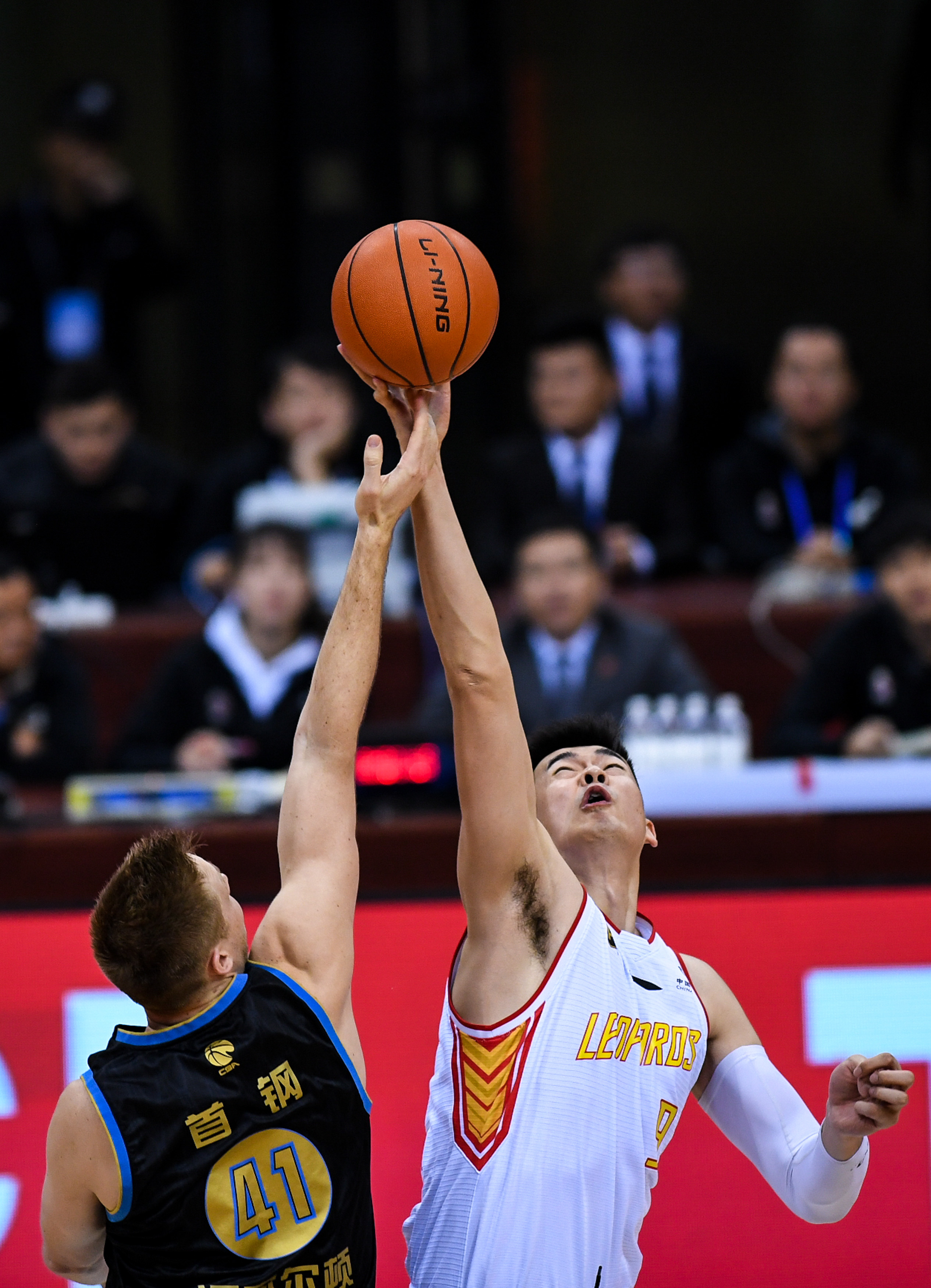 俄足协秘书长：曾计划与中国队踢友谊赛，但因时间冲突未能举行（俄足协秘书长：原拟与中国队进行友谊赛，因档期冲突未能成行）