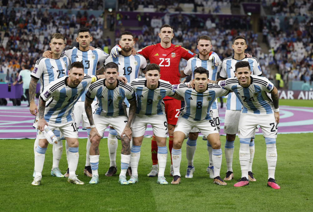 球星赛后发文鼓励全队：继续战斗（赛后球星发文为球队打气：奋战到底）