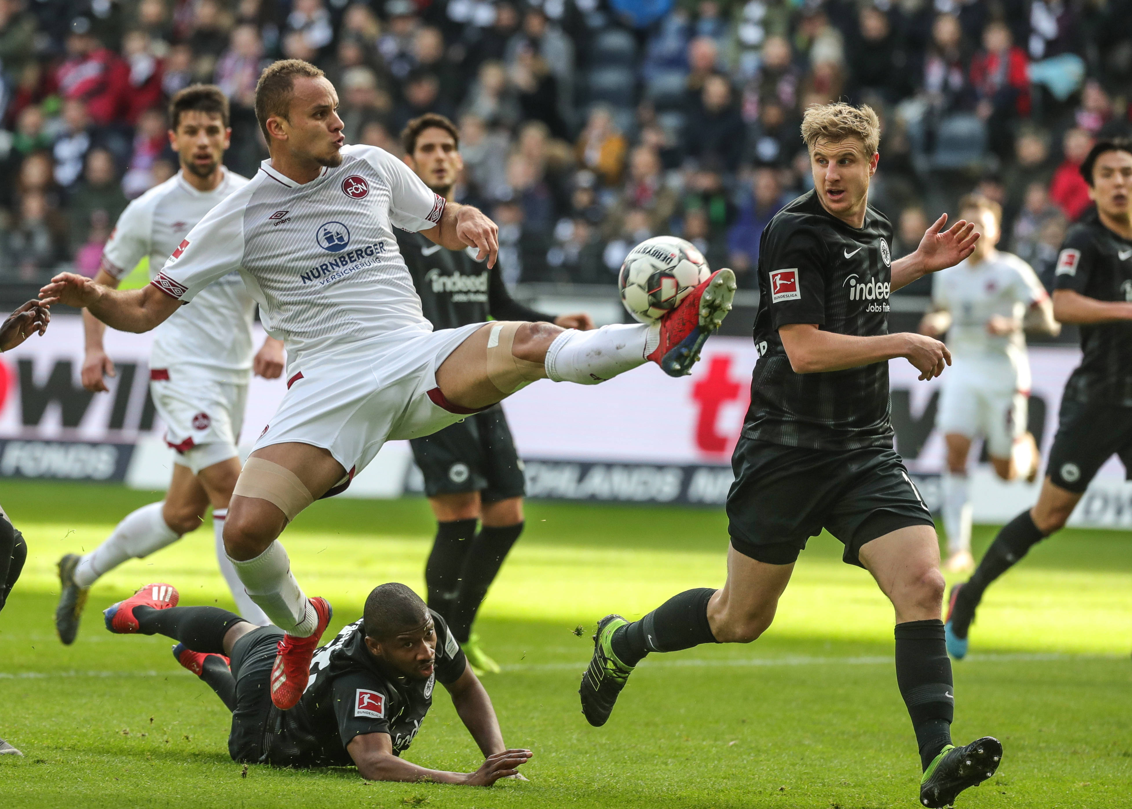WCBA今日综述：首钢完胜陕西 山西大胜取赛季首胜（WCBA今日战况：首钢轻取陕西，山西大胜迎赛季首胜）