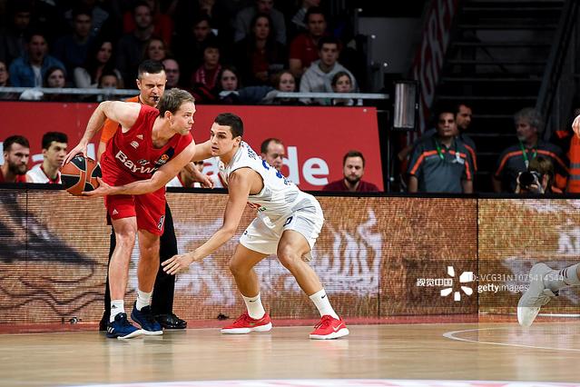 北京首钢惊险取胜对手（北京首钢艰难击败对手）