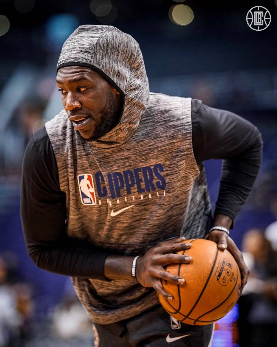 队记：约维奇右肘挫伤并伴有皮肤裂伤 被列为每日观察（队记：约维奇右肘挫伤并伴有皮肤裂伤，已被列为每日评估）