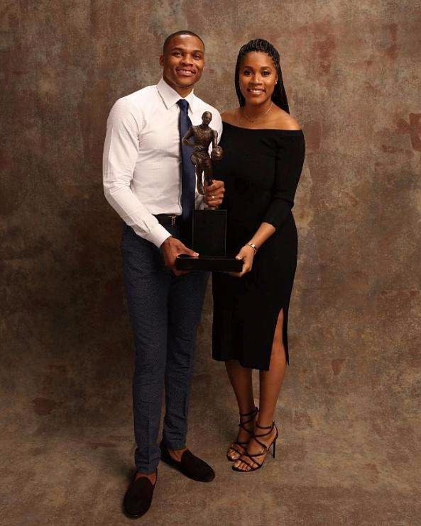 波兰媒体：莱万收到米兰、沙特和美职联报价，米兰愿签约两年（波媒：莱万获AC米兰、沙特及美职联报价，AC米兰愿提供两年合同）