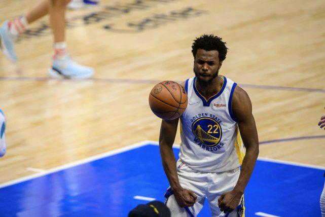 浙江队长比佩尼亚更香！大连别签长约了 弗兰克：首选中超 我的自律与生俱来（弗兰克称首选中超、自律天成；浙江队长力压佩尼亚，大连慎签长约）