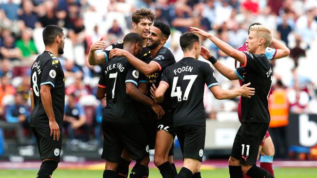 左肩挫伤！里弗斯：AJ·格林参加了一小段训练 后续状态还需观察（AJ·格林左肩挫伤，里弗斯：仅短暂参与训练，后续状态待观察）