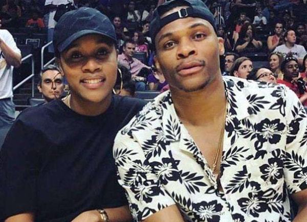 欧冠赛场精彩瞬间：皇马主场2-0取胜,（欧冠之夜高光时刻：皇马主场2比0告捷）