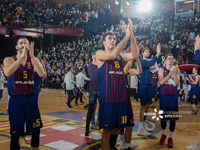 莱万传记：巴萨曾要求停止进球，不然需付给拜仁250万奖金（传记披露：巴萨曾劝莱万暂缓进球，否则将向拜仁支付250万奖金）