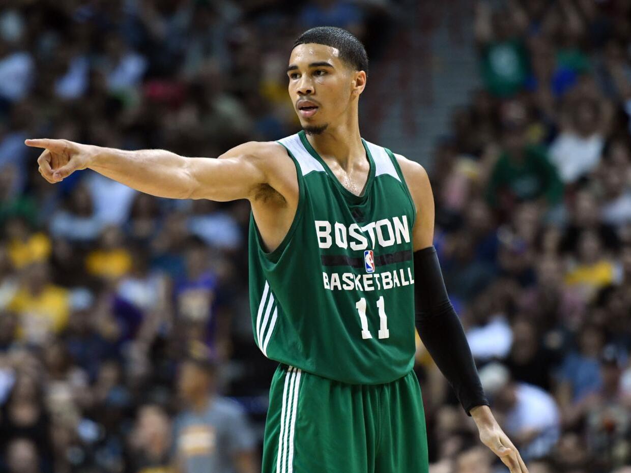 芒特的第一时间处理球是真帅！（芒特瞬间出球，帅气拉满！）