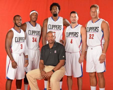 重庆球迷邀请“铁帅”李章洙吃火锅：李章洙很喜欢重庆的麻辣（重庆球迷邀“铁帅”李章洙品火锅，他坦言钟情山城麻辣）