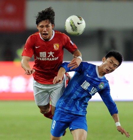 极致空气动力学 1997年迈凯伦梅赛德斯F1车队的Actros 2557运输车（空气动力学巅峰：1997年迈凯伦-梅赛德斯F1车队Actros 2557运输车）