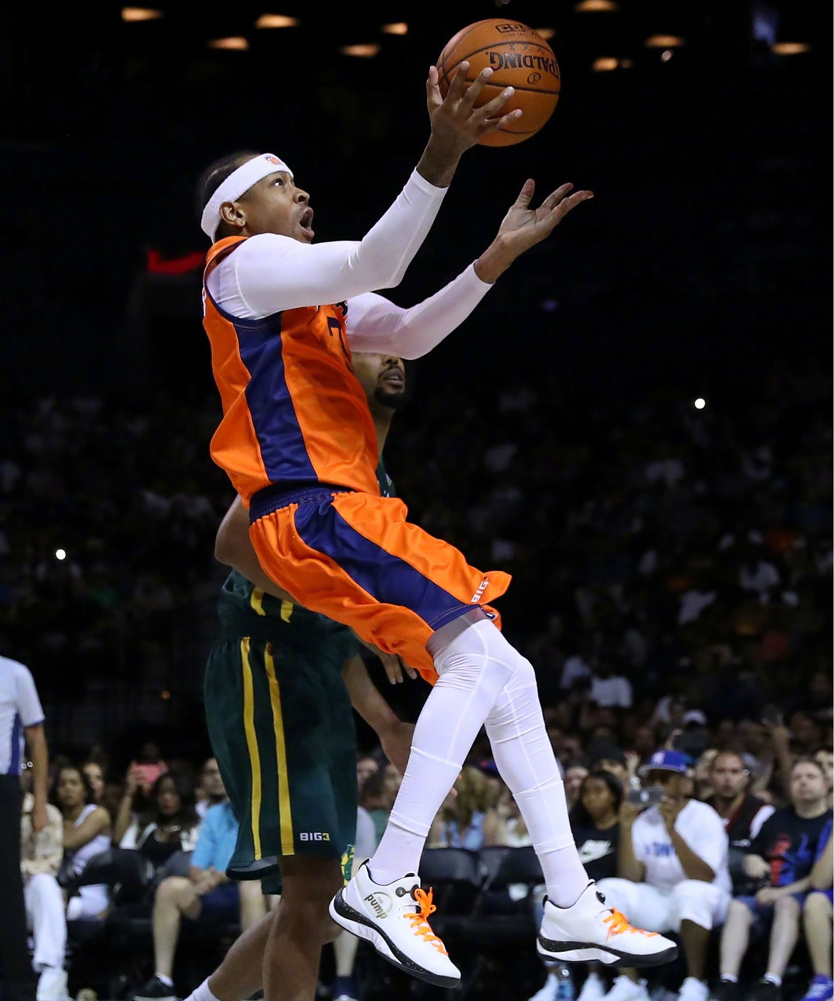 王楚钦避免0-3完败！樊振东队长也学会抓他漏洞，球迷炮轰教练组（王楚钦惊险躲过0-3惨败！队长樊振东抓准其短板，球迷怒斥教练组）