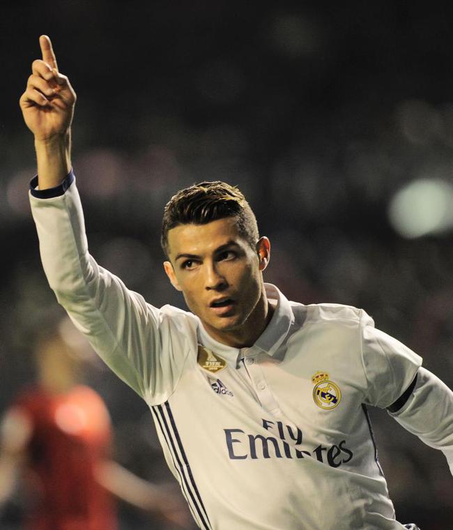 TA：曼联有B费1年选择续约条款，沙特、欧洲一些俱乐部关注他（英媒：曼联握有B费一年续约选项，沙特及多家欧洲俱乐部关注）