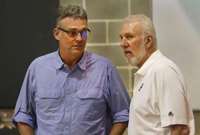 球星抢断后三步上篮太快了（球星断球后三步上篮如闪电）