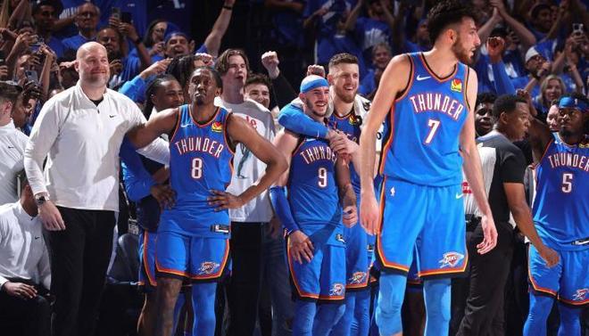 斯基拉：切尔西中场乌戈舒库加盟伯恩利的转会费为2300万镑（斯基拉称：乌戈舒库以2300万镑从切尔西转投伯恩利）