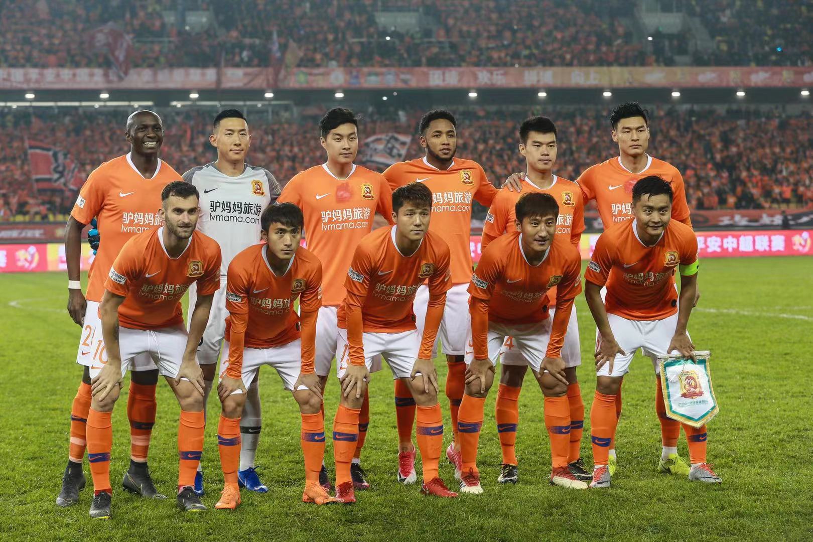 小贾伦·杰克逊半场11中9轰21分，次节6中6轰14分（小贾伦·杰克逊半场11投9中砍21分，次节6投6中再拿14分）