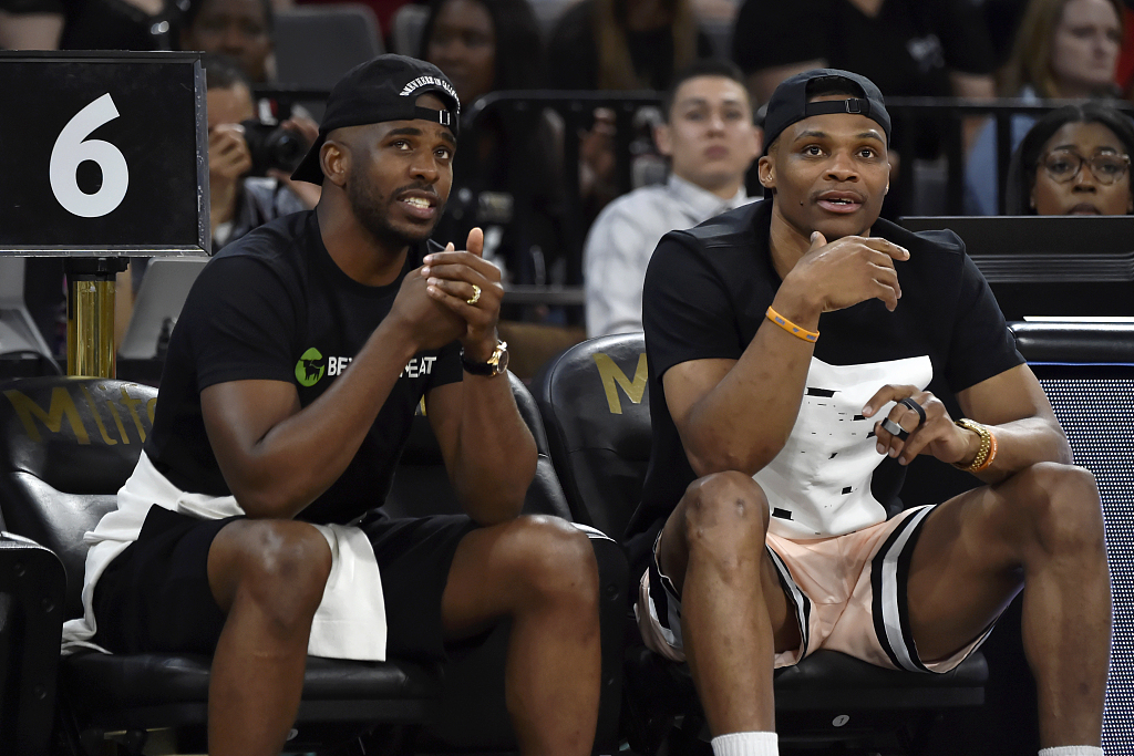 贝恩本赛季3次单场35+，2004年麦迪之后队史首位后卫（贝恩本季三次轰下35+，成为自2004年麦迪以来队史首位达成此成就的后卫）