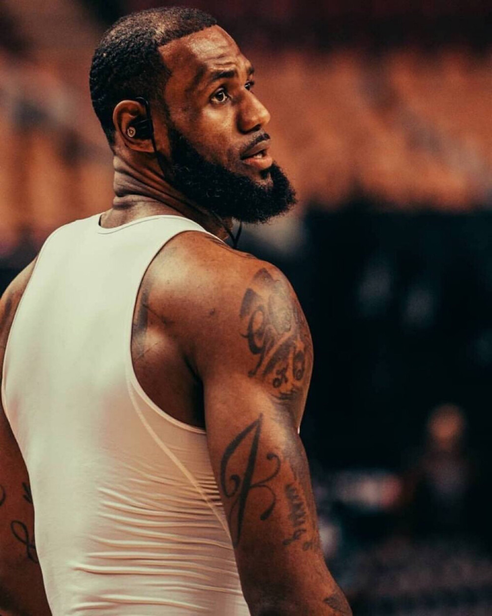 球星连续进球，引领全队节奏（球星连场破门，掌控全队节奏）