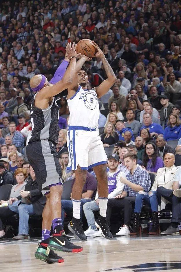 多纳鲁马身价上涨500万至4500万欧，领跑世界门将身价榜（多纳鲁马身价升至4500万欧，较前增长500万，位居全球门将身价榜首）