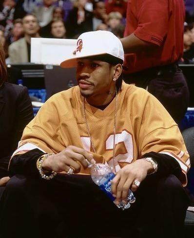 旧将佩内夫患肾癌需要手术，瓦伦西亚为其筹款（佩内夫罹患肾癌需手术，瓦伦西亚发起募捐）