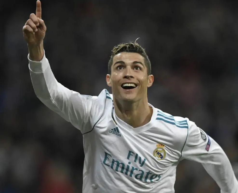 欧冠进球榜更新：梅西连续破门,（欧冠射手榜刷新：梅西连场进球）