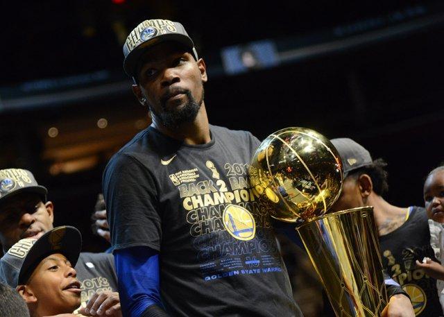 霍伊伦本赛季意甲10场4球，与上赛季联赛进球数持平（霍伊伦本季意甲10场轰4球，已追平上赛季联赛进球数）