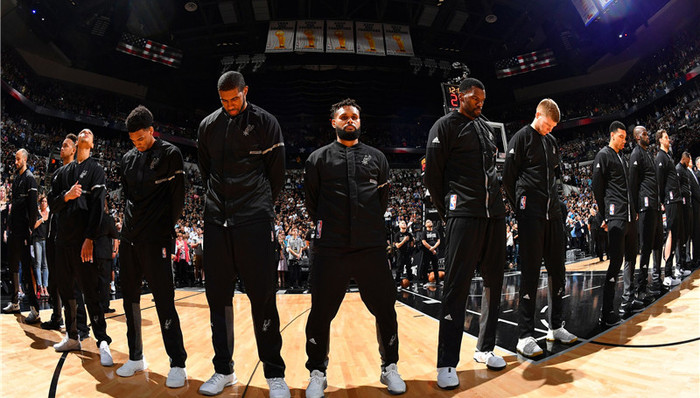 火箭115-113快船 球员评价：阿门满分，6人及格，2人低迷（火箭115-113险胜快船｜球员打分：阿门满分，6人合格，2人低迷）