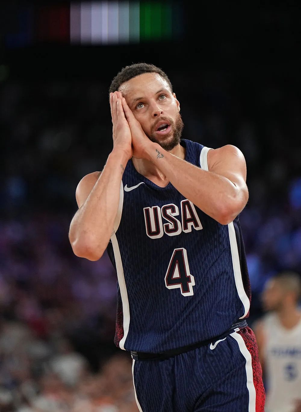 记者：里尔18岁中场布阿迪的团队否认球员与巴黎的转会传闻（记者：里尔18岁中场布阿迪被传转会巴黎，其团队予以否认）