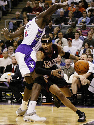 火箭哈登末节爆发连得15分（火箭核心哈登末节发飙连砍15分）