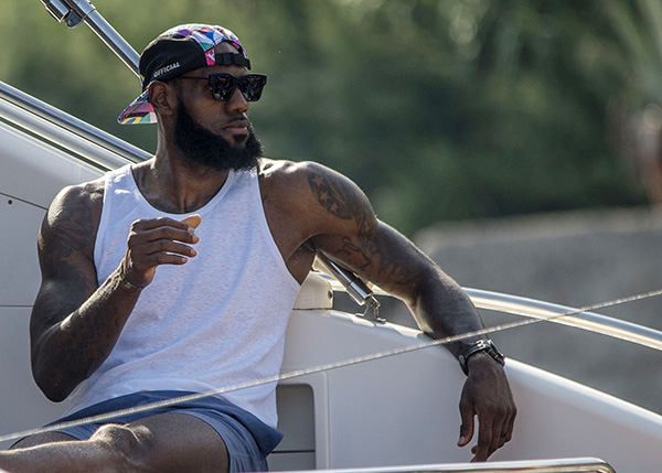 姆巴佩在皇马已有7场联赛创造5+次机会，与巴黎生涯持平（姆巴佩在皇马已达成7场联赛单场创造5+机会，追平巴黎时期纪录）