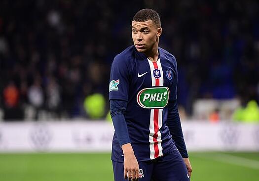 心领神会！康宁汉姆杀入底线吸引防守倒三角 奥萨尔起飞双手重扣（默契十足！康宁汉姆底线突破牵制防守倒三角妙传，奥萨尔腾空双手暴扣）