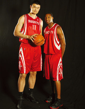 马卡：阿诺德在皇马重现双重性，进攻创造力与防守隐患并存（马卡：阿诺德在皇马攻防两面性凸显，进攻创意十足却埋下防守隐患）