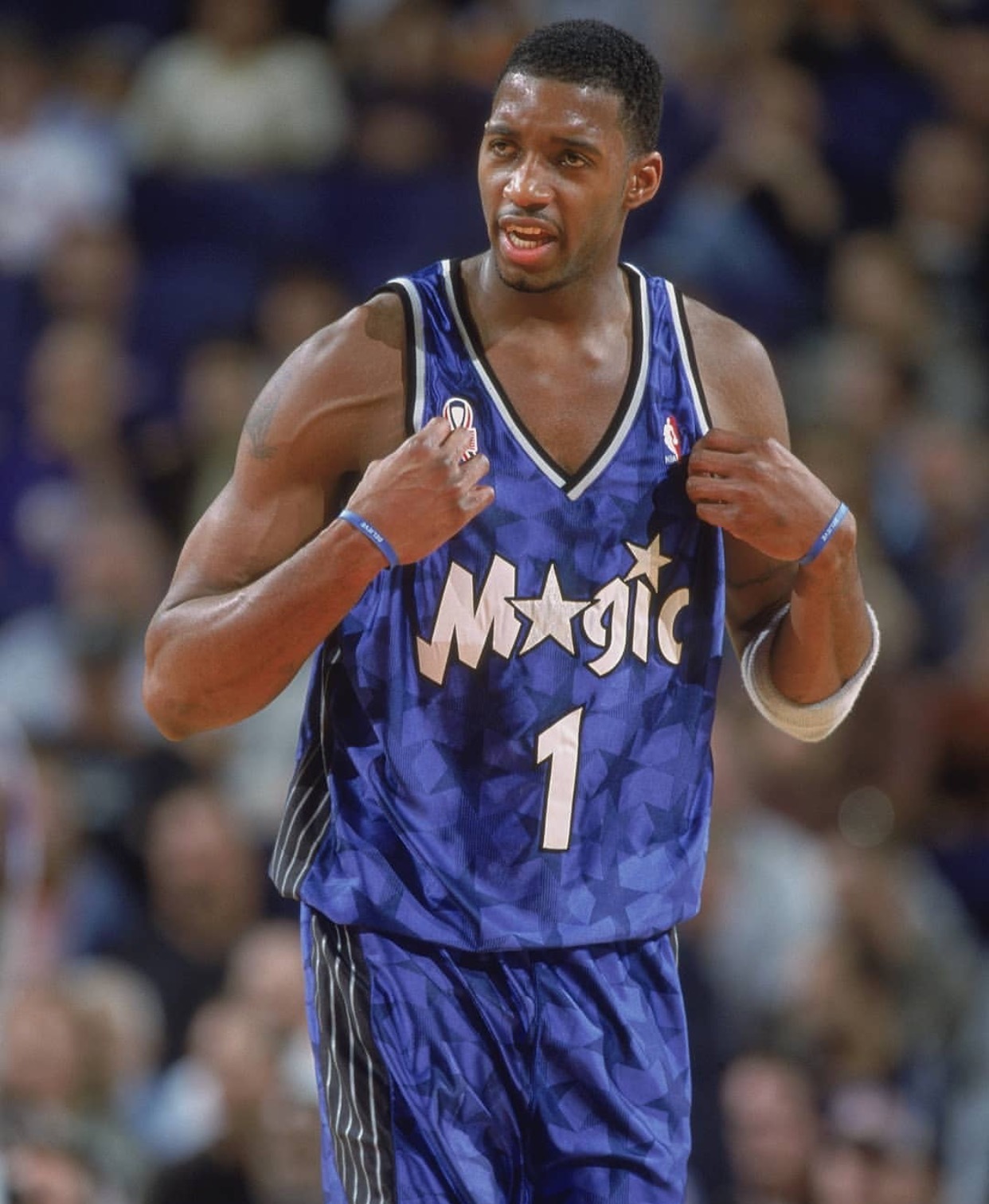 德媒：格纳布里将与拜仁降薪续约，税前年薪最高可达1500万欧（德国媒体：格纳布里拟与拜仁续约并接受降薪，税前年薪上限1500万欧元）