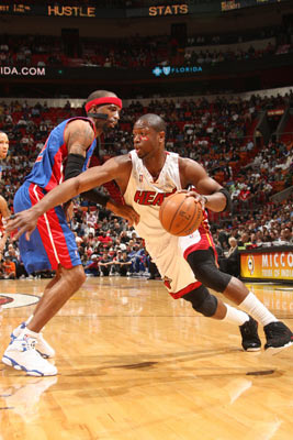 NBA：勇士主场险胜小牛（NBA：勇士主场惊险击败独行侠）