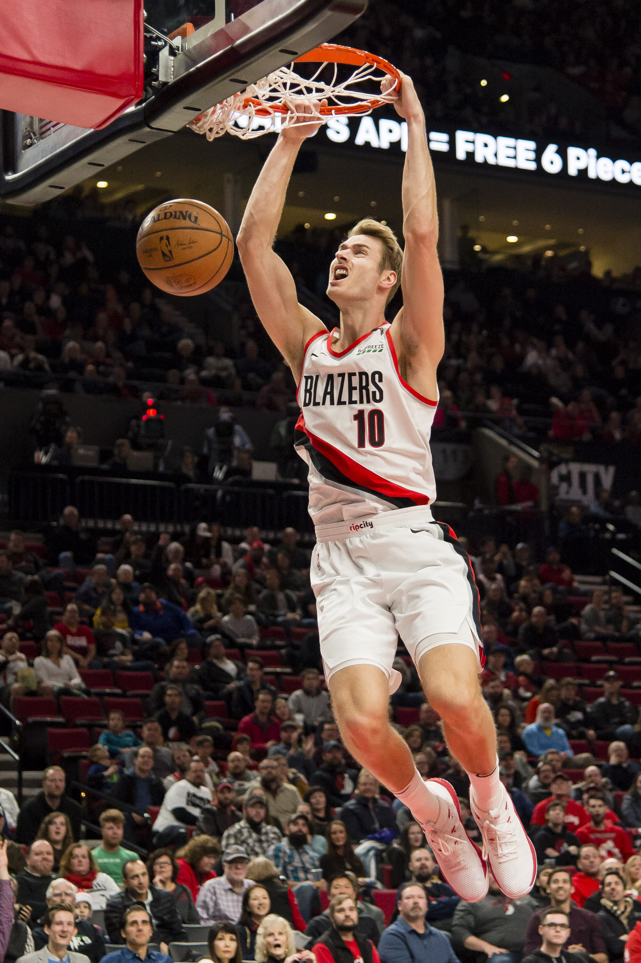 匈牙利大名单：索博、凯尔凯兹领衔，两将回归，巴兰尼缺阵（匈牙利公布大名单：索博、凯尔凯兹领衔，两人回归，巴兰尼缺席）