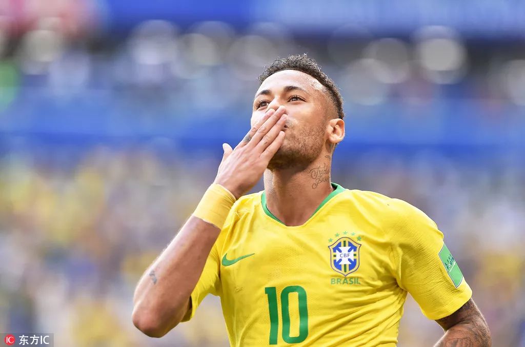 全运会赛场上的意外——胡明轩膝盖不适（全运赛场突发状况：胡明轩膝部不适）