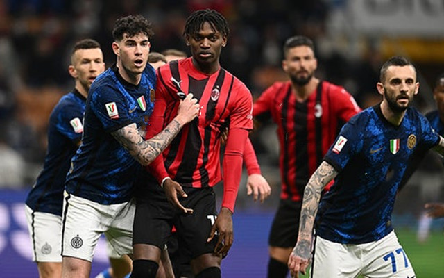 奋力反击！拉梅洛·鲍尔上篮得手 黄蜂轰出11-0扳平比分（黄蜂掀11-0攻势追平比分，拉梅洛·鲍尔上篮命中）