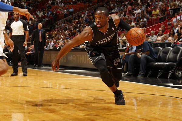 狂输23分！湖人防守堪称灾难，打强队几乎白送，不交易注定陪跑（惨败23分！湖人防守形同虚设，遇强几乎送分，不交易注定陪跑）